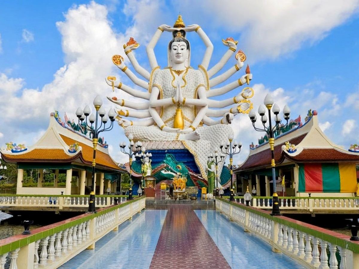 Wat Plai Laem