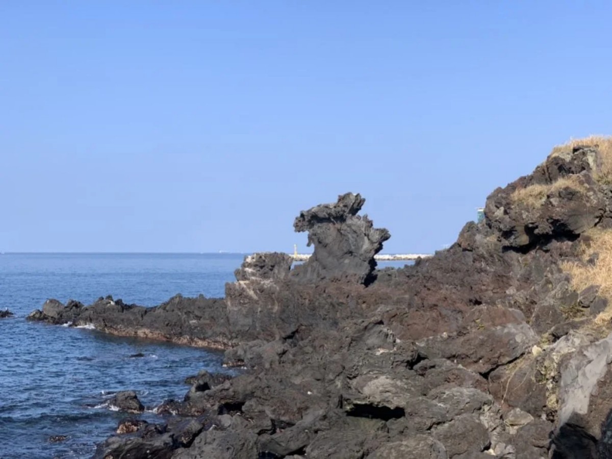 Yongduam Rock