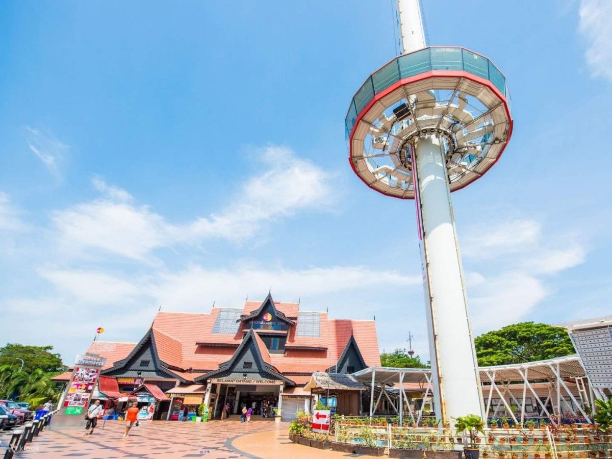 Melaka Tower