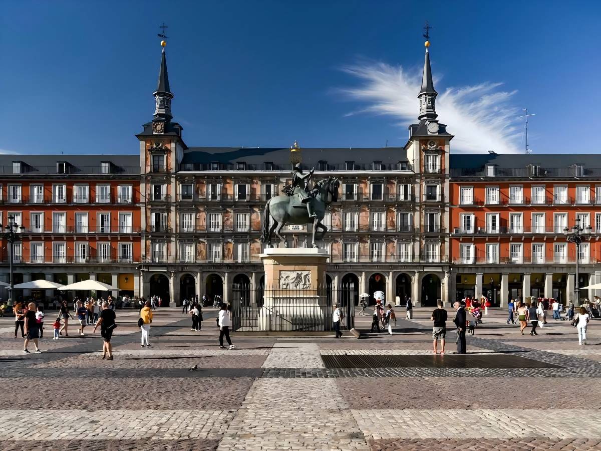Plaza Mayor Neighborhood Food Guide: Cuban Tapas for the Taste Buds