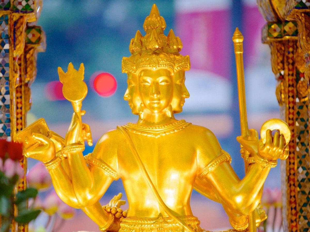 Four-Faced Buddha Offering Selection Guide: Flowers, candles, and incense sticks each have their own meanings!