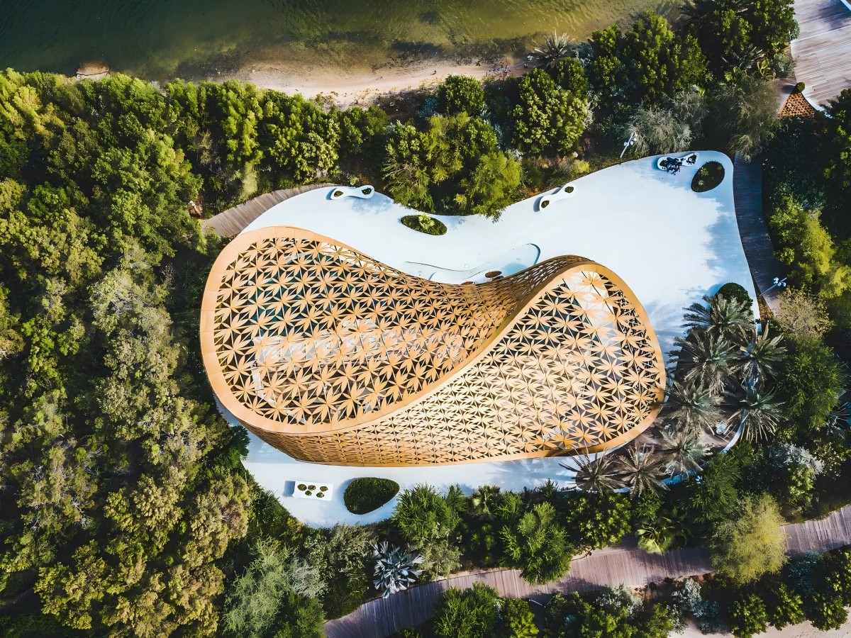 Al Noor Island: A Hidden Oasis in Sharjah Where Art, Nature, and Light Intertwine