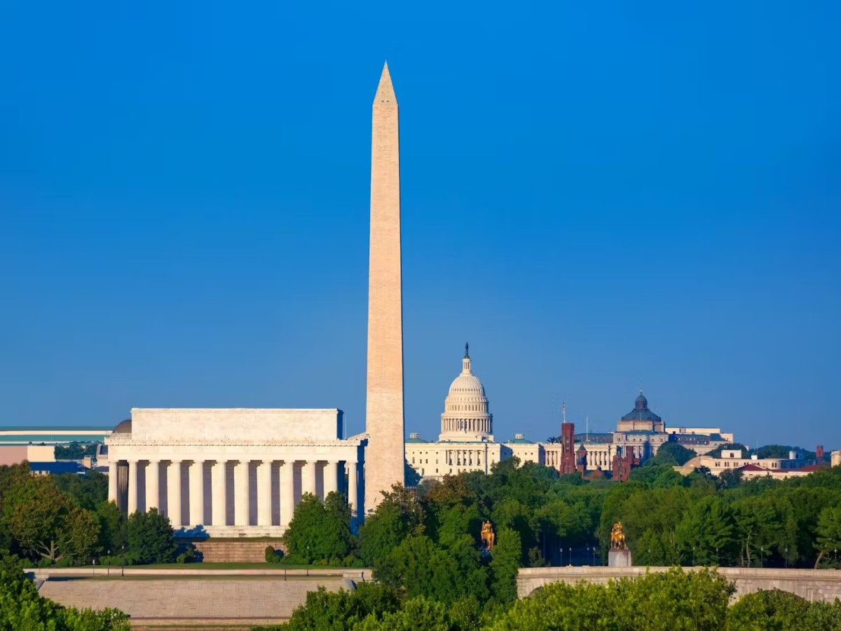 Washington Monument: Explore one of the most symbolic buildings in the United States