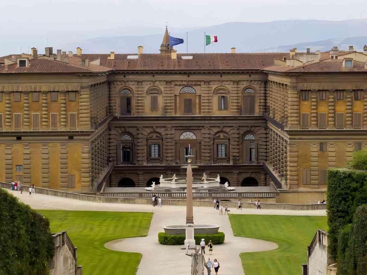 Must-see attractions in Florence: how to maximize your experience at Pitti Palace