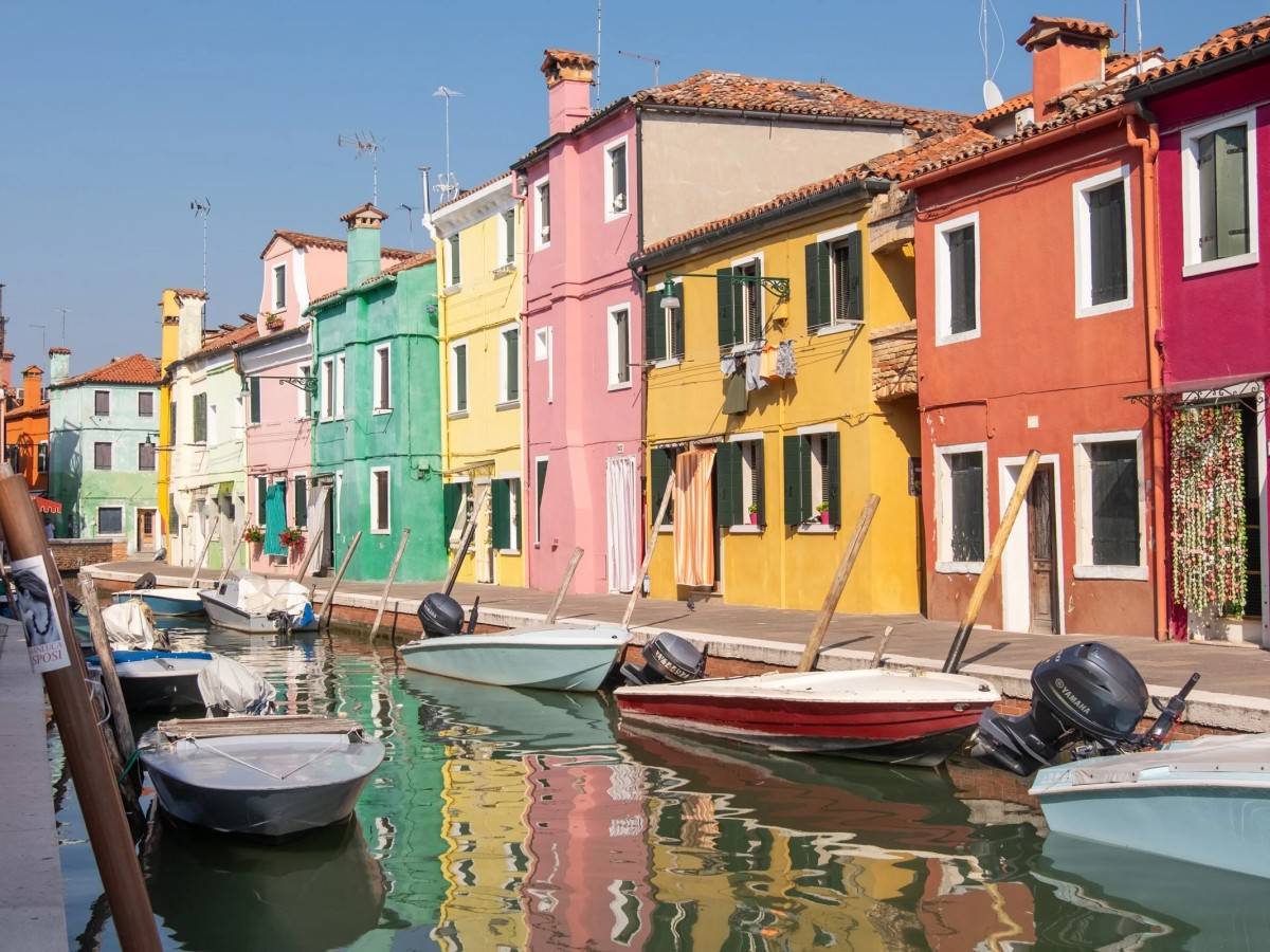 Burano, a place that makes you fall into a fairy tale world!