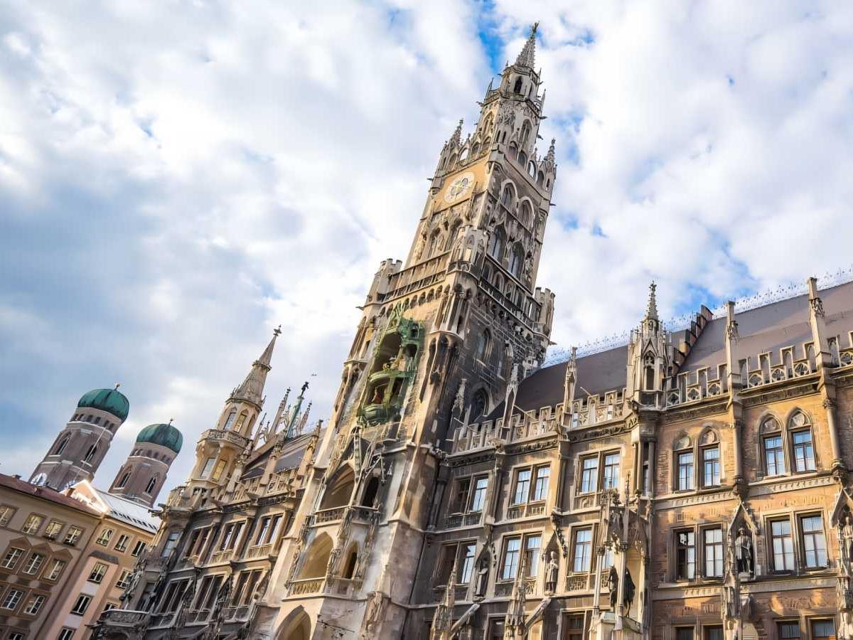 Marienplatz Bell Harp Show Time and Viewing Tips