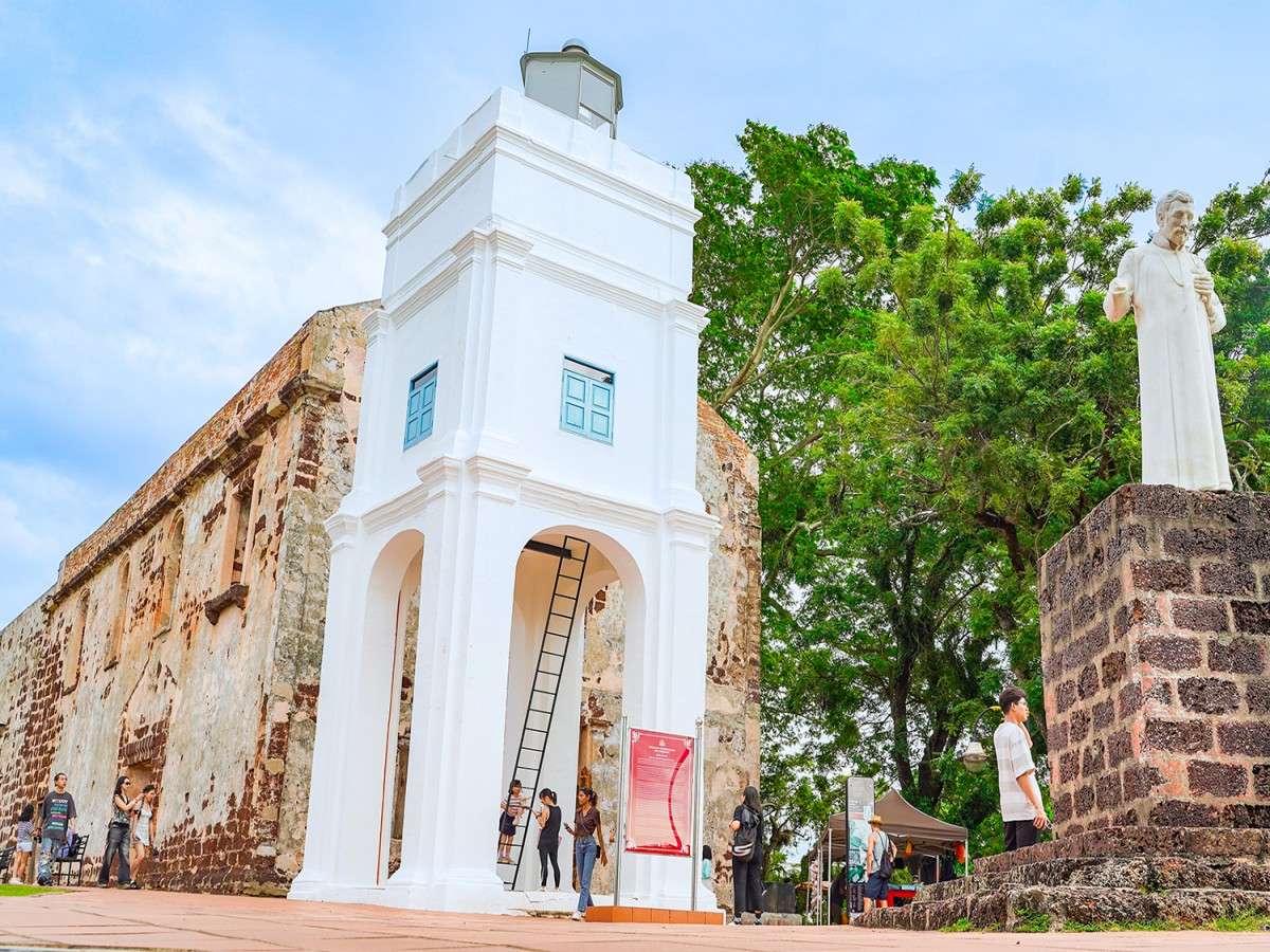 A charming hill where history and nature interweave: St. Paul's Hill