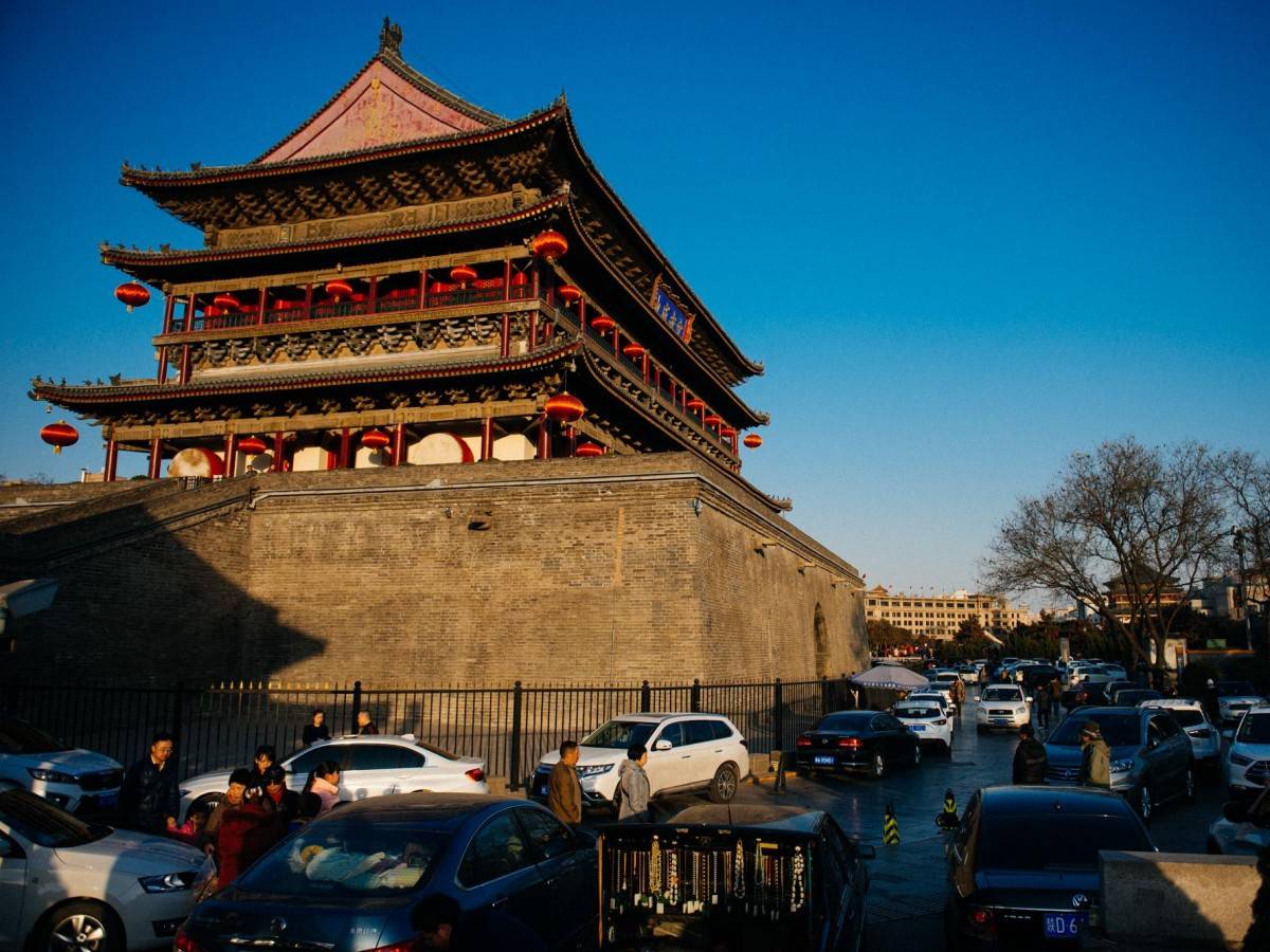 Approach the Bell Tower of Xi'an and savor the flavor of the ancient city!