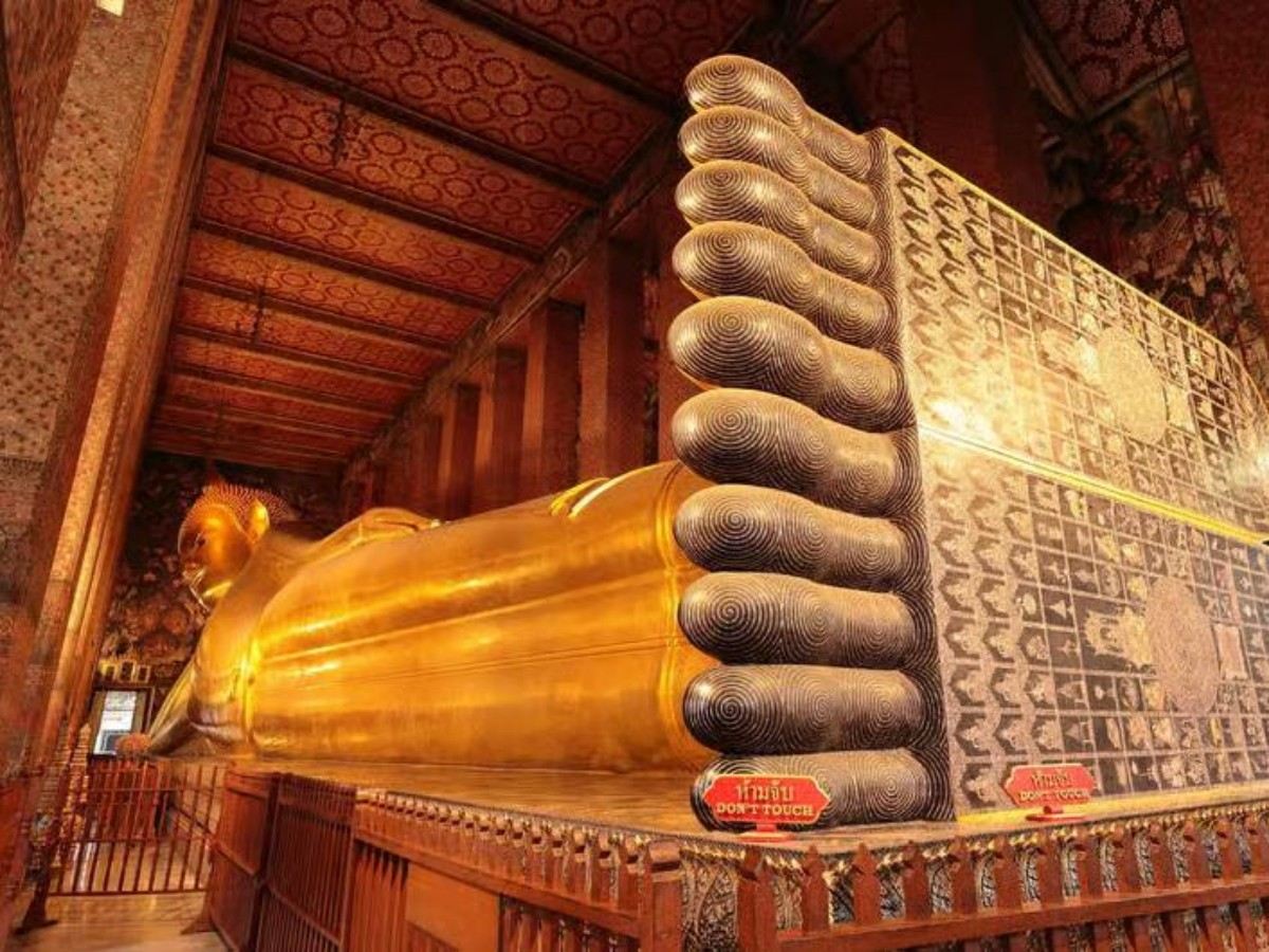 A "Buddhist" Travel Guide: How to Pray, Get a Massage, and Eat Mango Sticky Rice in One Hour at Wat Pho