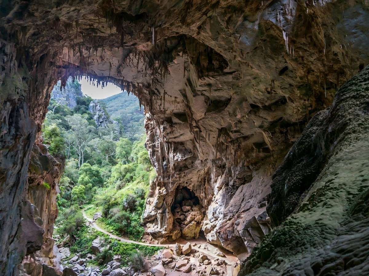Jenolan Caves: Unique Geological Wonders