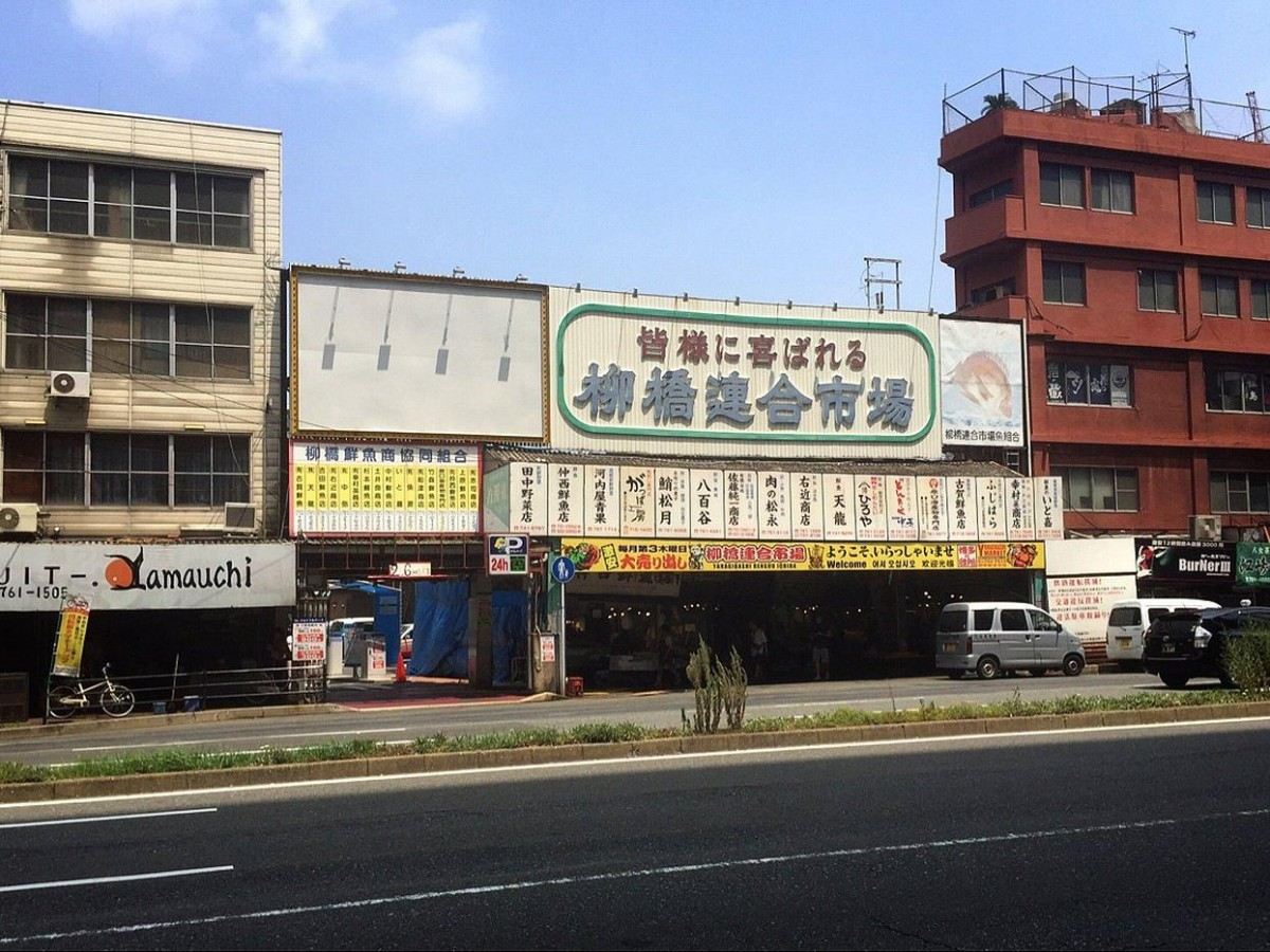 Savory Temptations Beneath Red Lanterns: A Firsthand Look at Fukuoka’s Yanagibashi Market