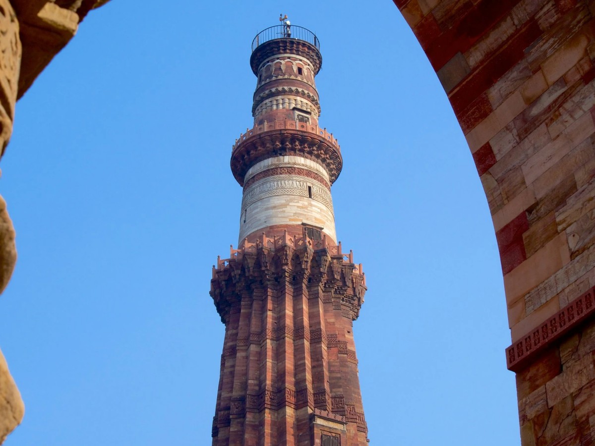 First time visiting Qutub Minar? A complete itinerary and tips for avoiding pitfalls.