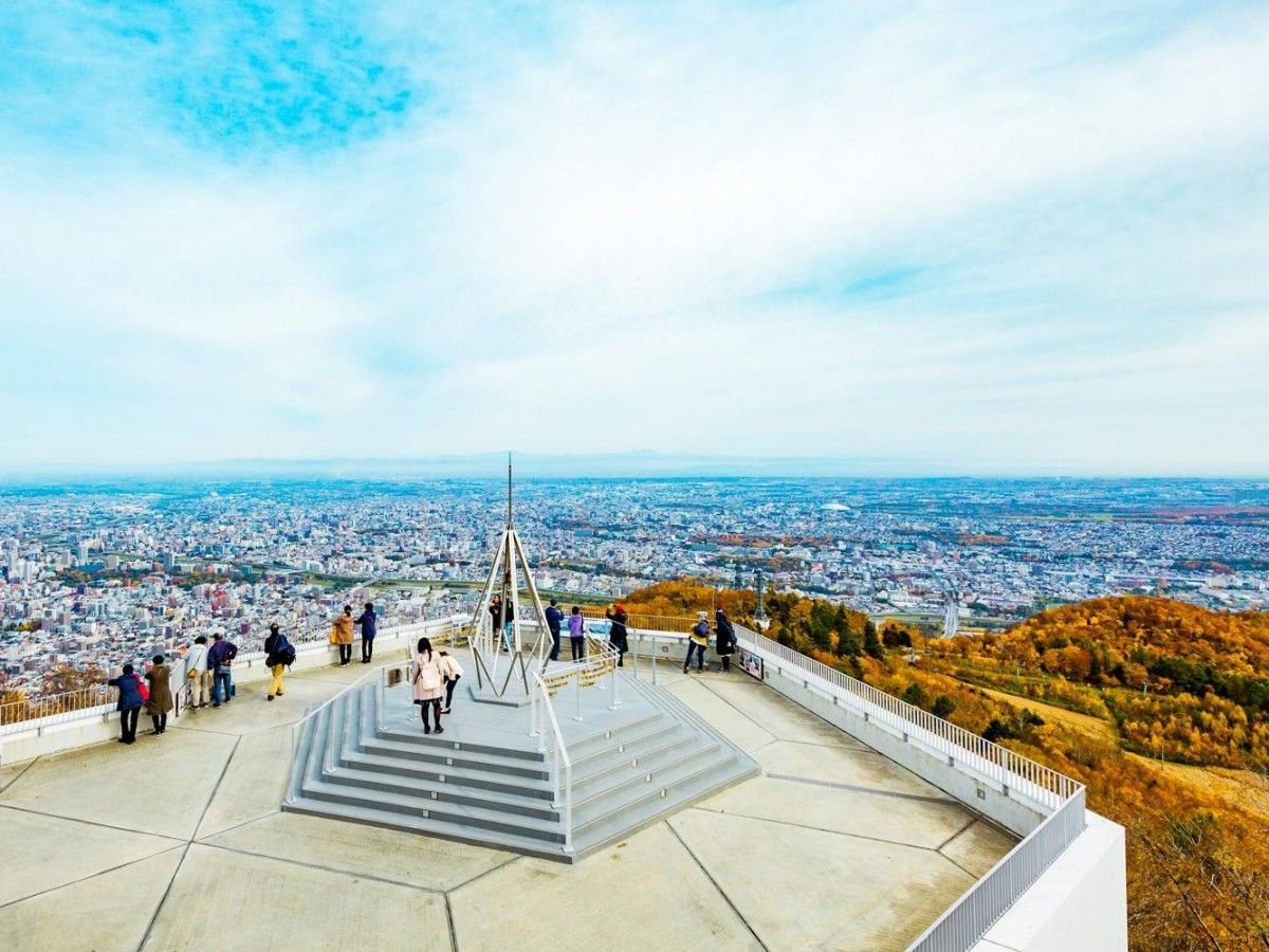 Climb Mt. Moiwa and overlook the most charming night view of Sapporo