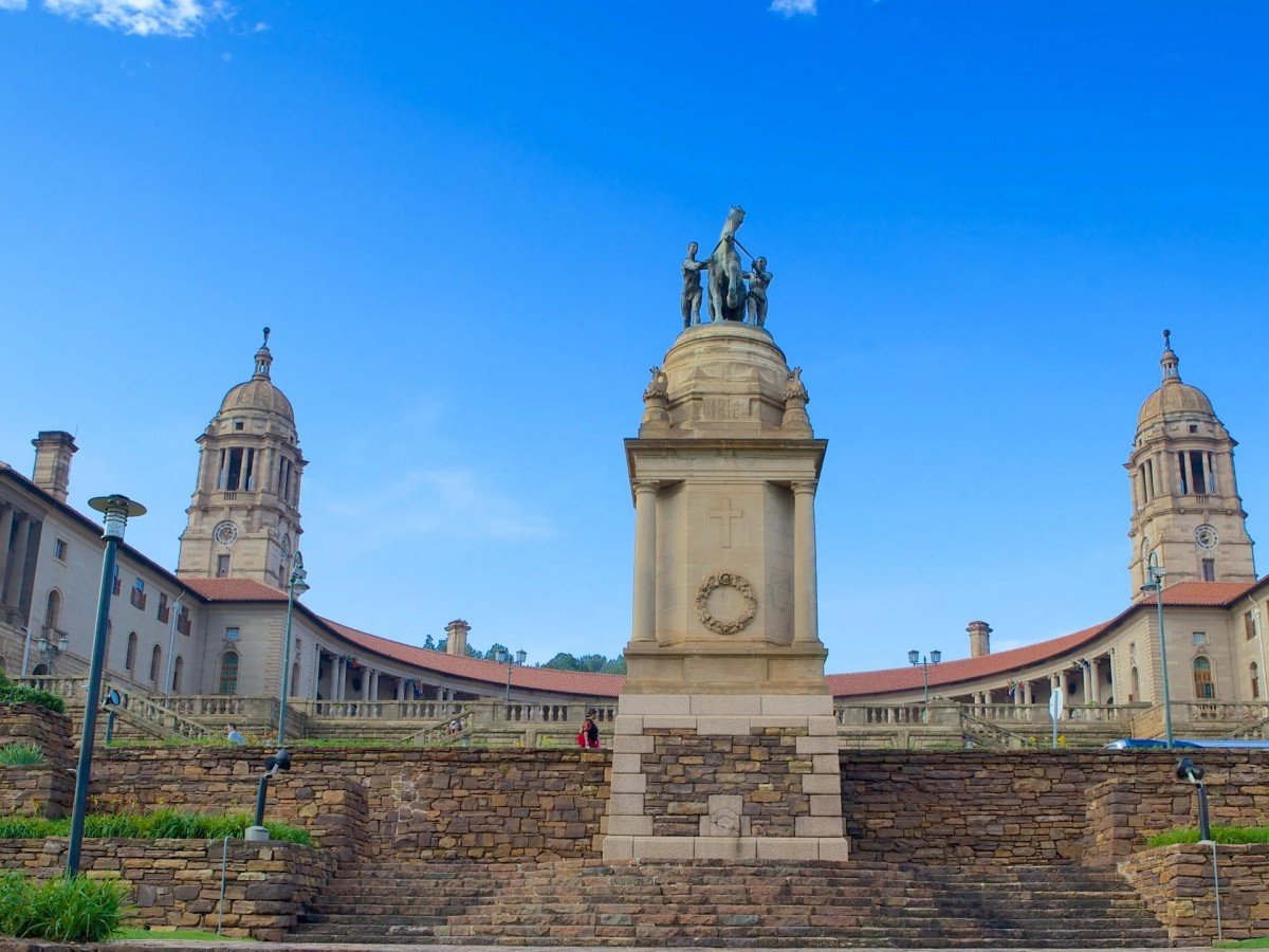 How to plan to go to Union Buildings: transportation, opening hours, and nearby attractions
