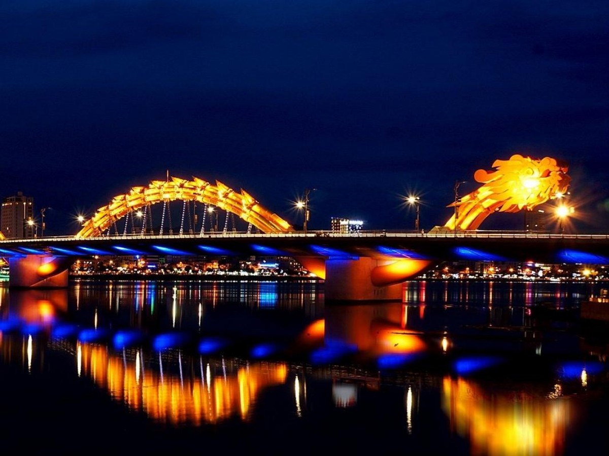Dragon Bridge's flames and water mist: highlights of Da Nang's nightlife