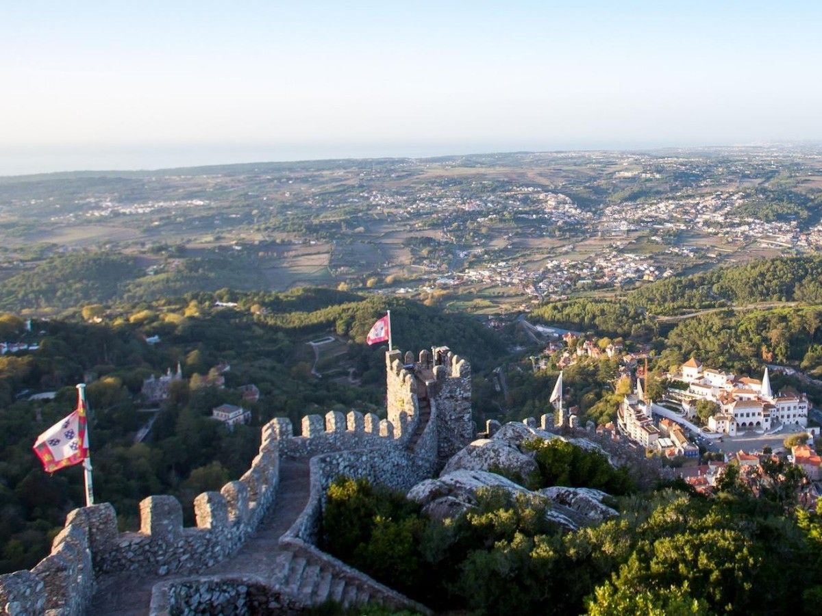 Sintra's Sky City: Moorish Castle lets you overlook the fantasy city!