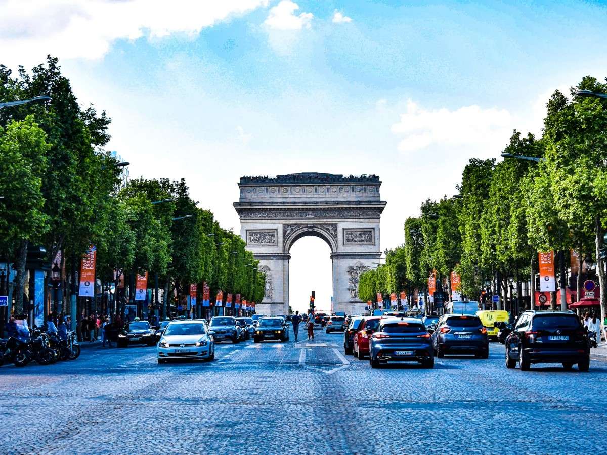 Must-see in Paris: Visit the Arc de Triomphe and experience the glory of France