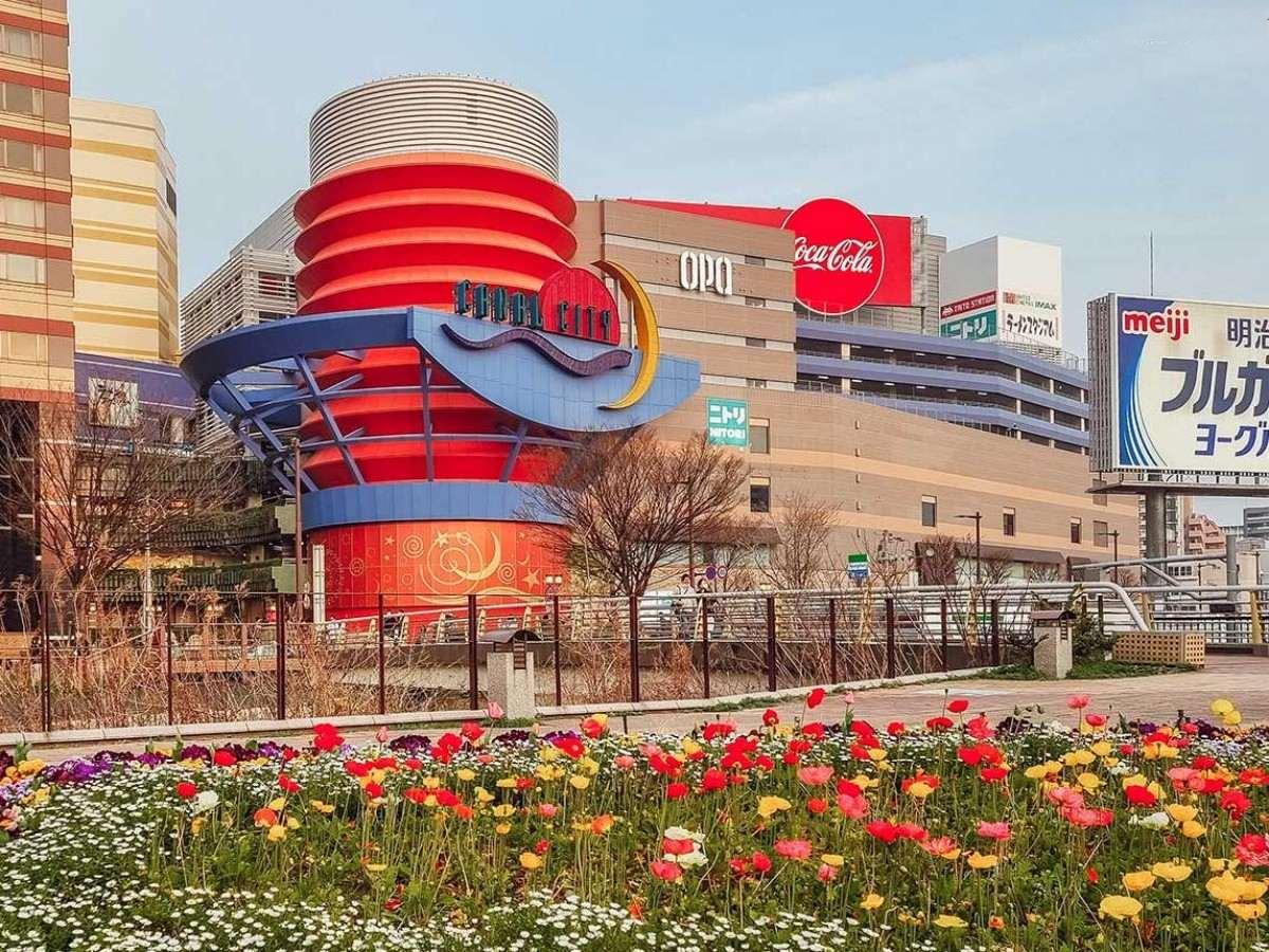 A waterfall hidden inside a shopping mall? 5 incredible features of Canal City Hakata