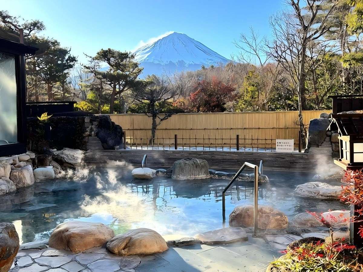 Climbing Mount Fuji in a yukata? The devilish timetable challenge of hot springs + mountaineering