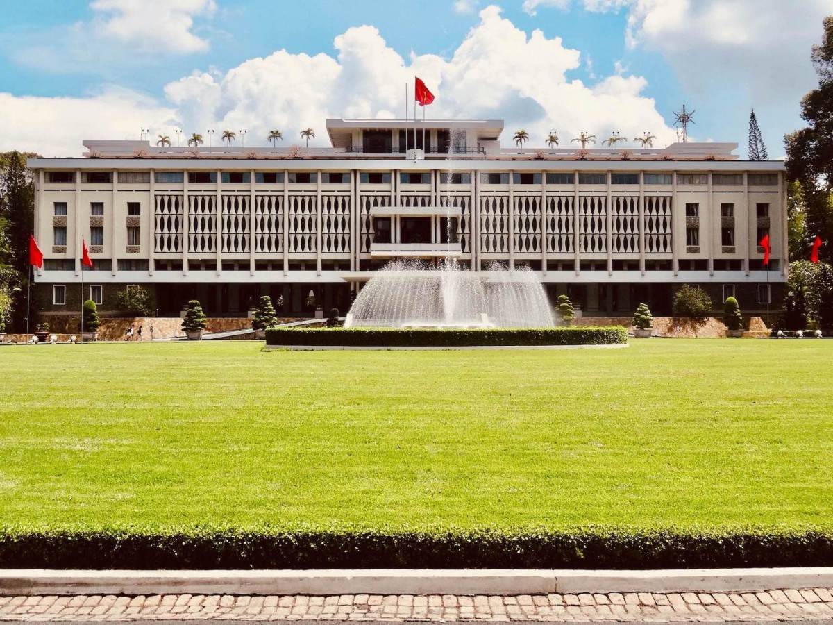 One of the must-see attractions in Ho Chi Minh City - Reunification Palace!