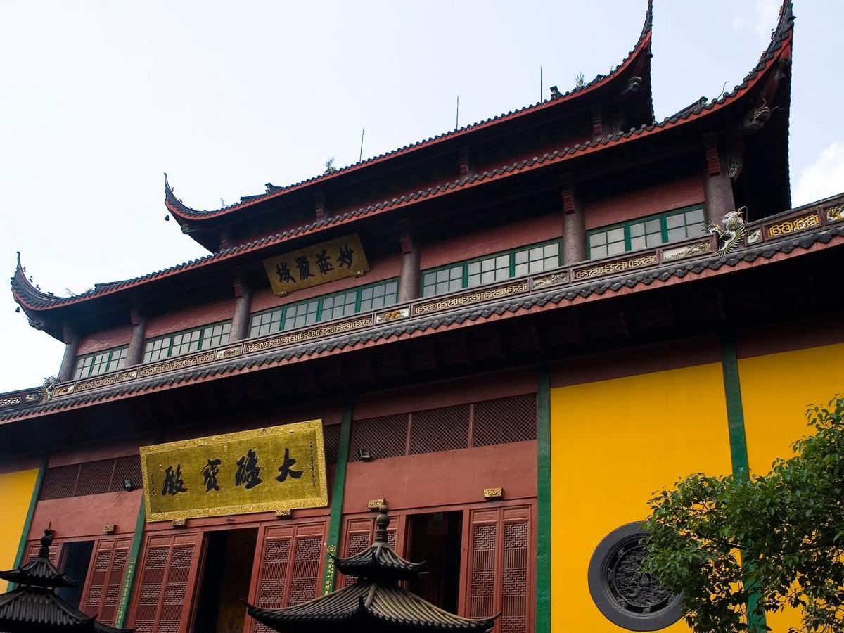 Zen Lingyin Temple: Finding Inner Peace in a Thousand-Year-Old Temple