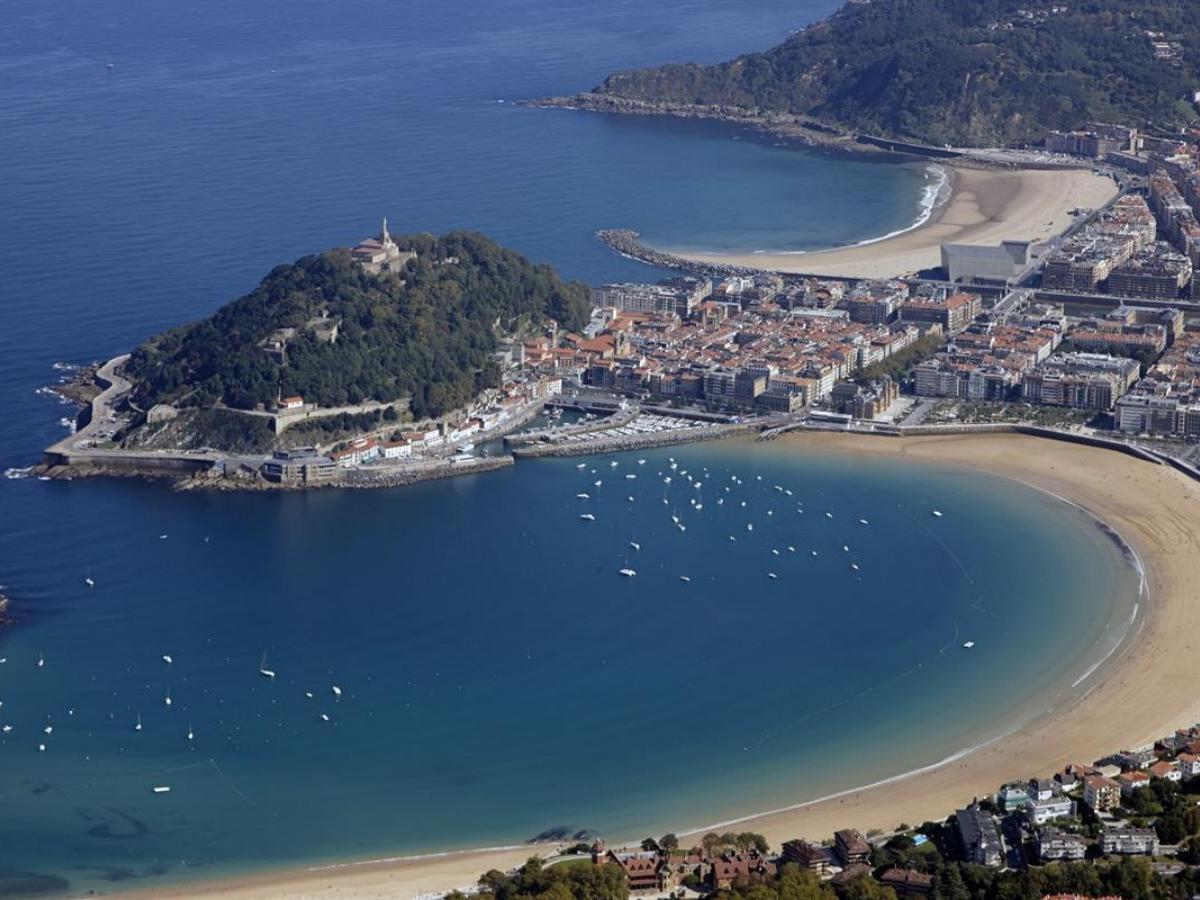 Discover the beauty of San Sebastian: a guide to La Concha beach