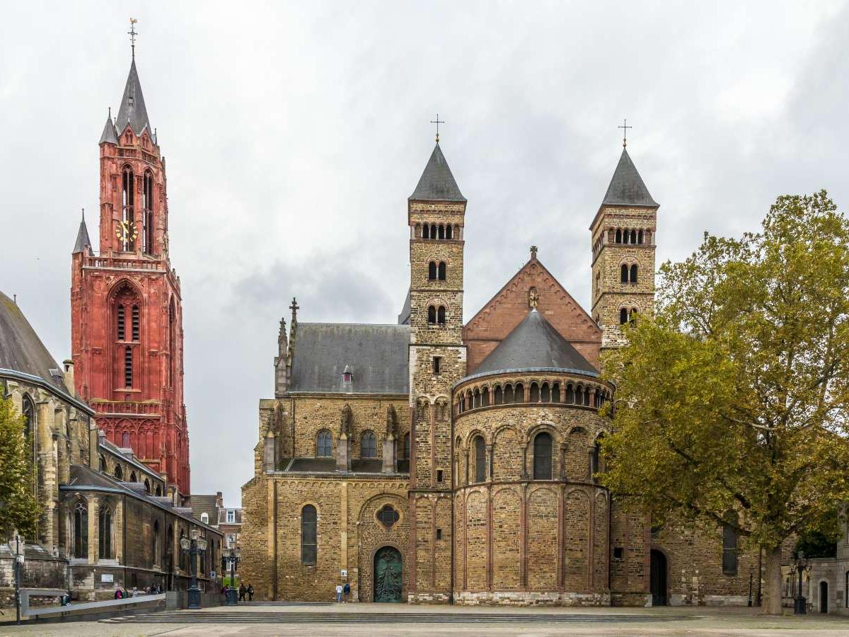 Visit the oldest Christian relic in the southern Netherlands: Sint-Servaasbasiliek
