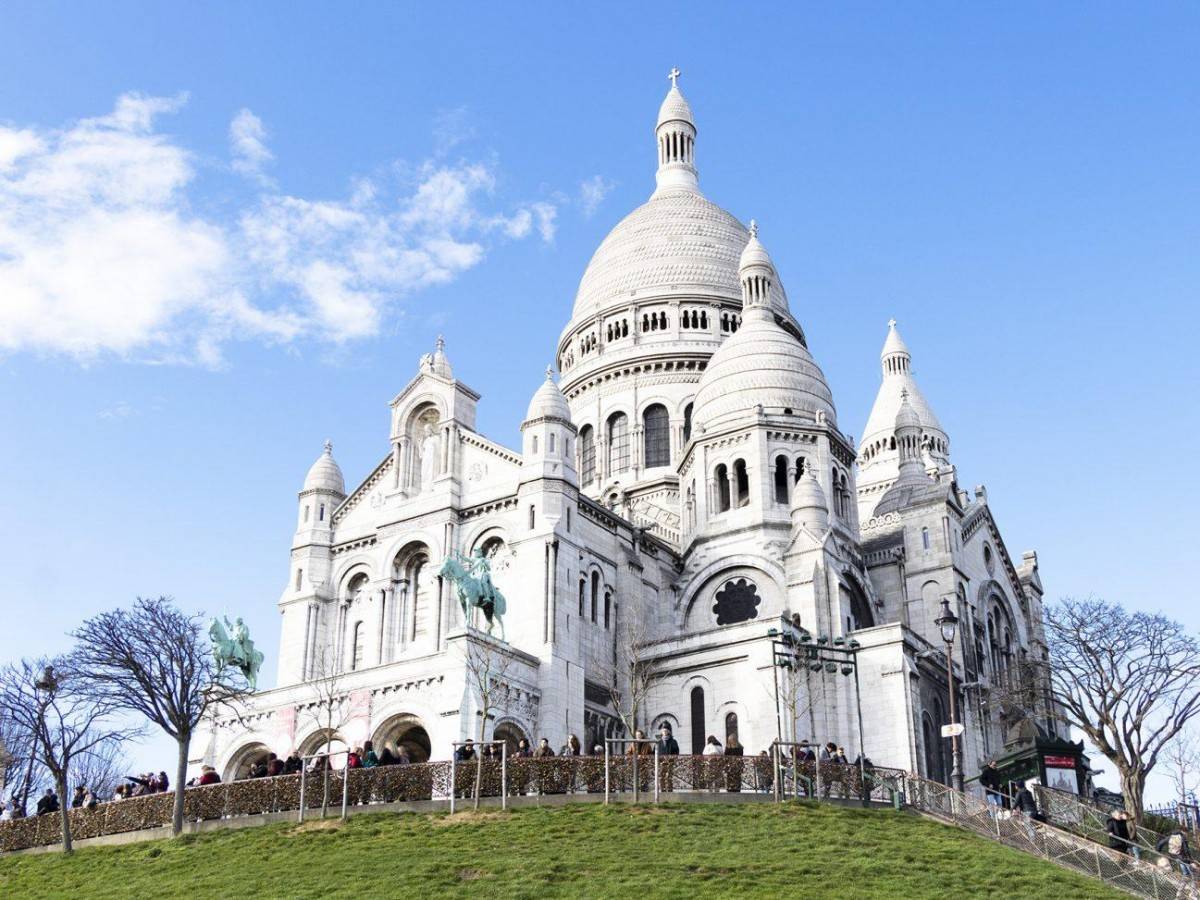 An authentic village in the center of Paris---Montmartre!