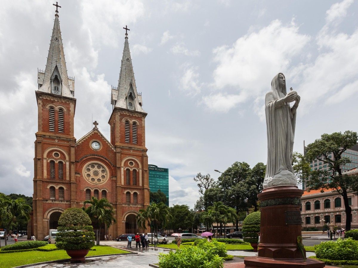 Saigon Notre-Dame Cathedral, the largest church in Ho Chi Minh City!