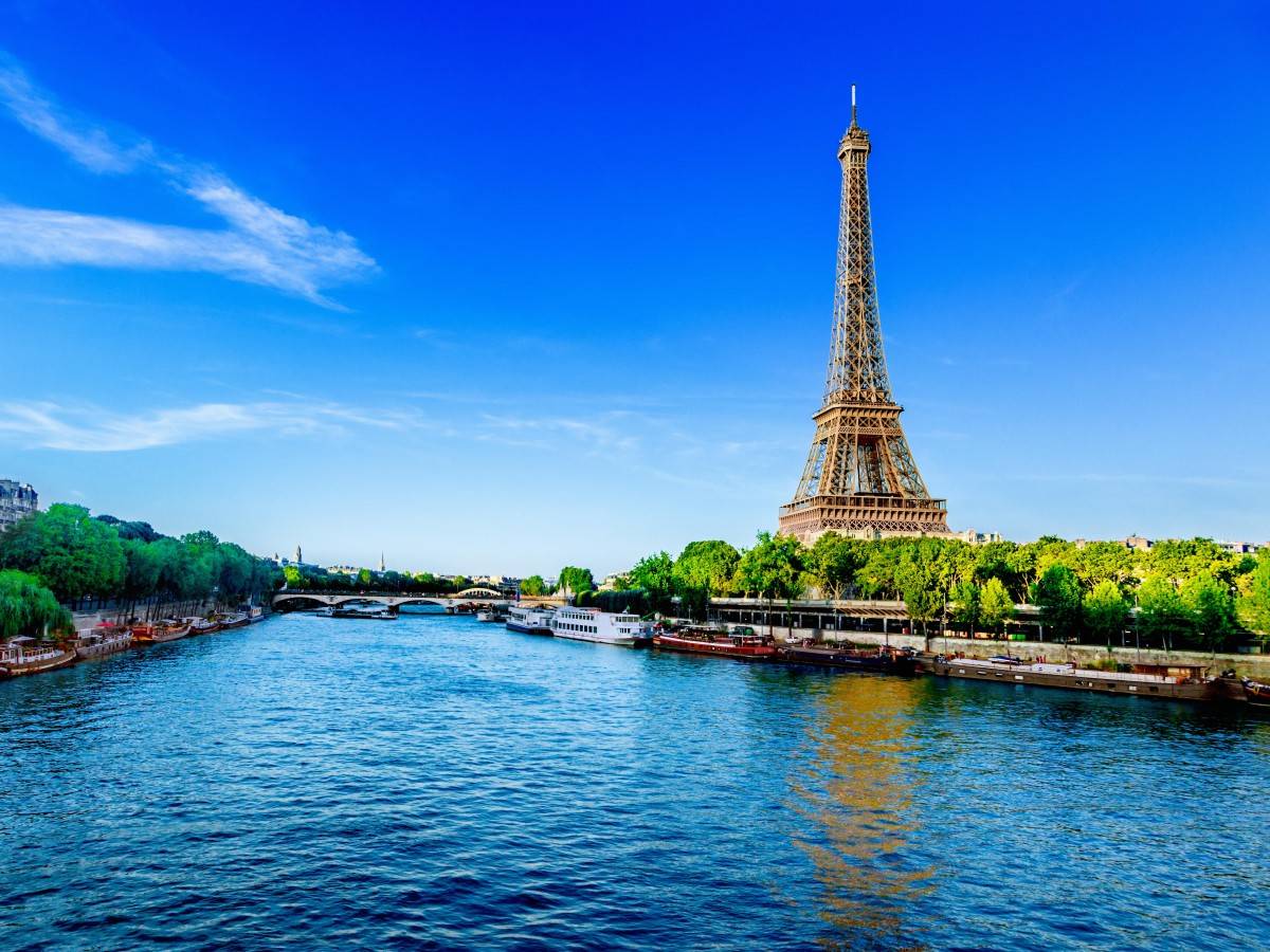 A must-do in Paris: Seine cruise!