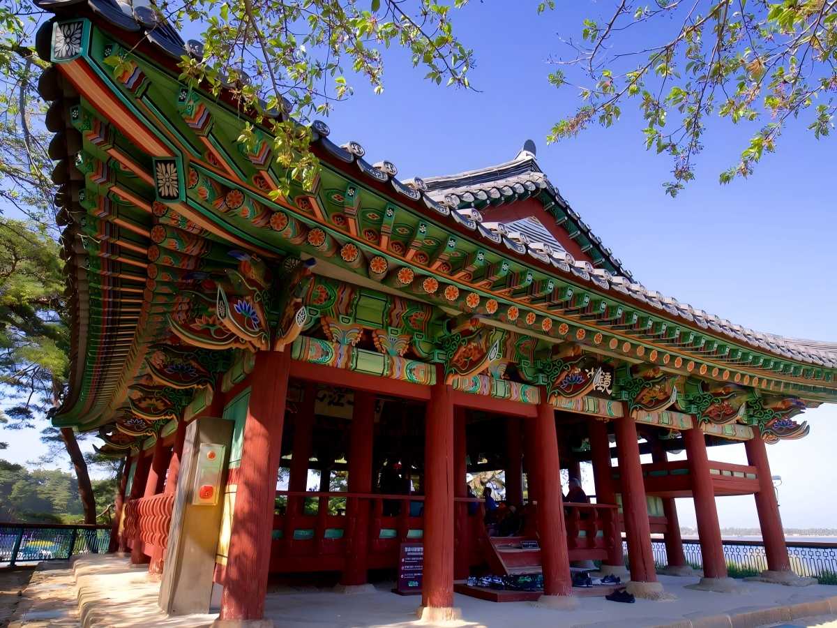 The Architectural Beauty of Gyeongpodae Pavilion: Exploring the Traditional Gazebo Structures of the Joseon Dynasty
