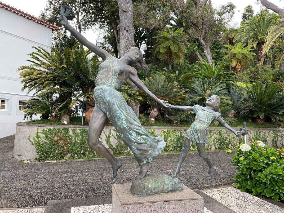 Don't go off the beaten track on your first Monte Palace Madeira, this advice is worth it!