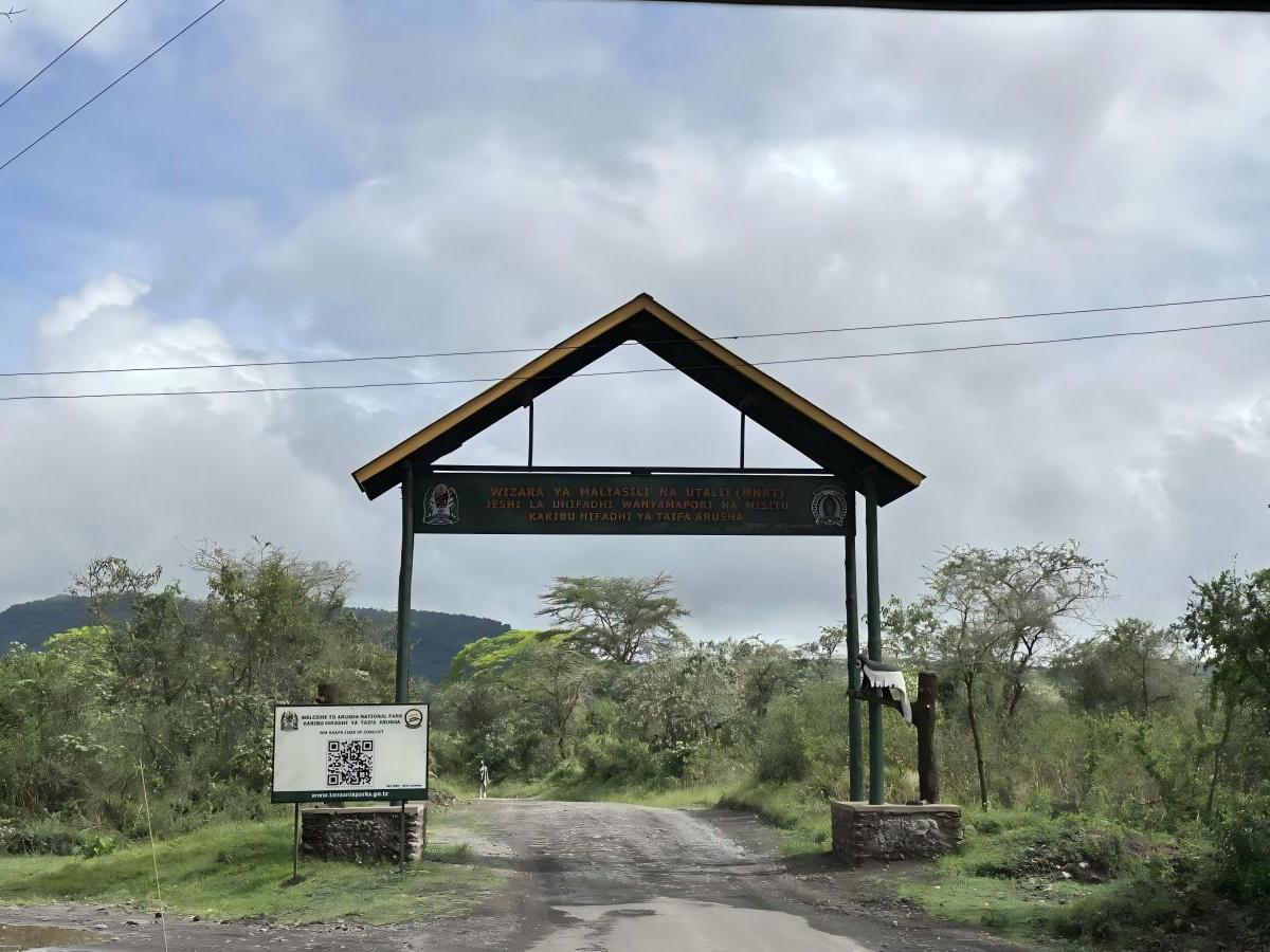 How to visit Arusha National Park with a limited budget?