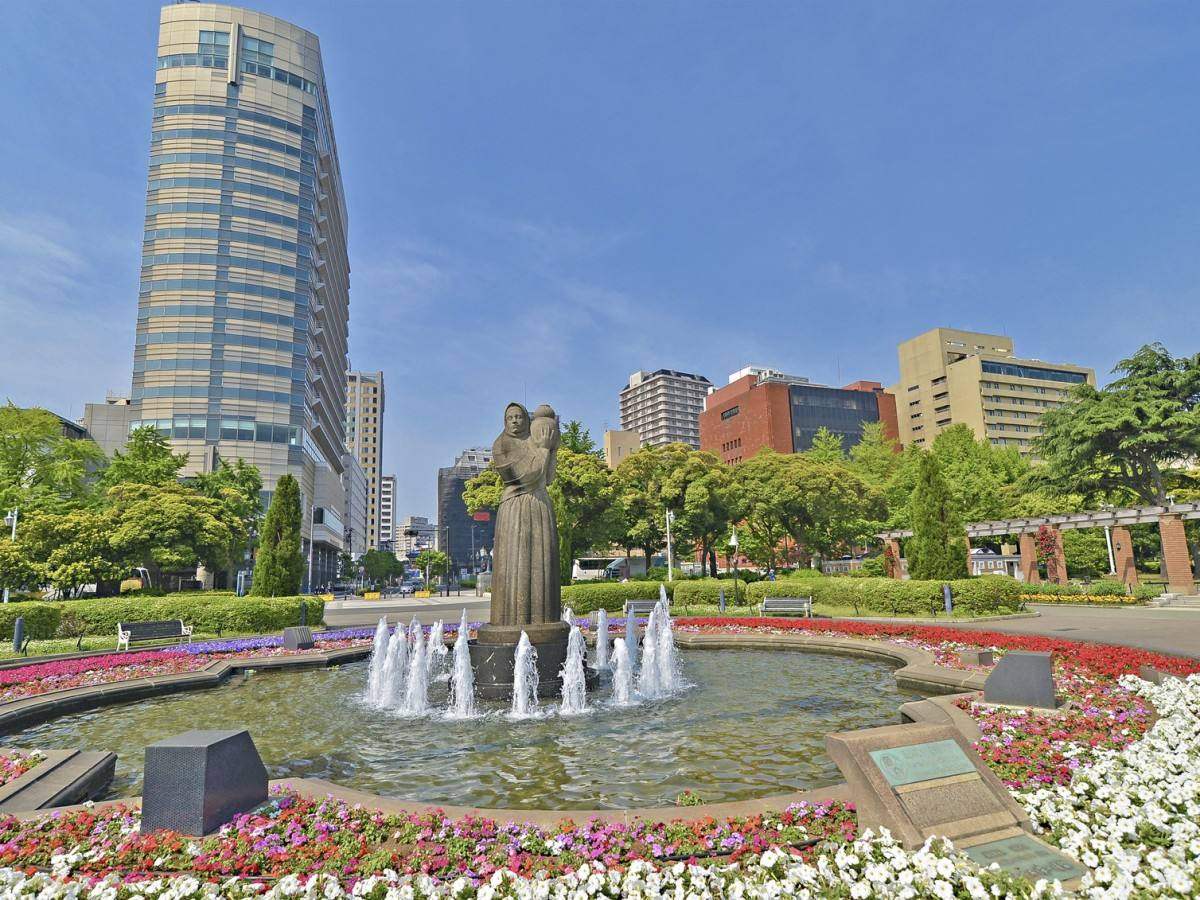Romantic Port Line: A Stroll from Yamashita Park to Yokohama's Seaside