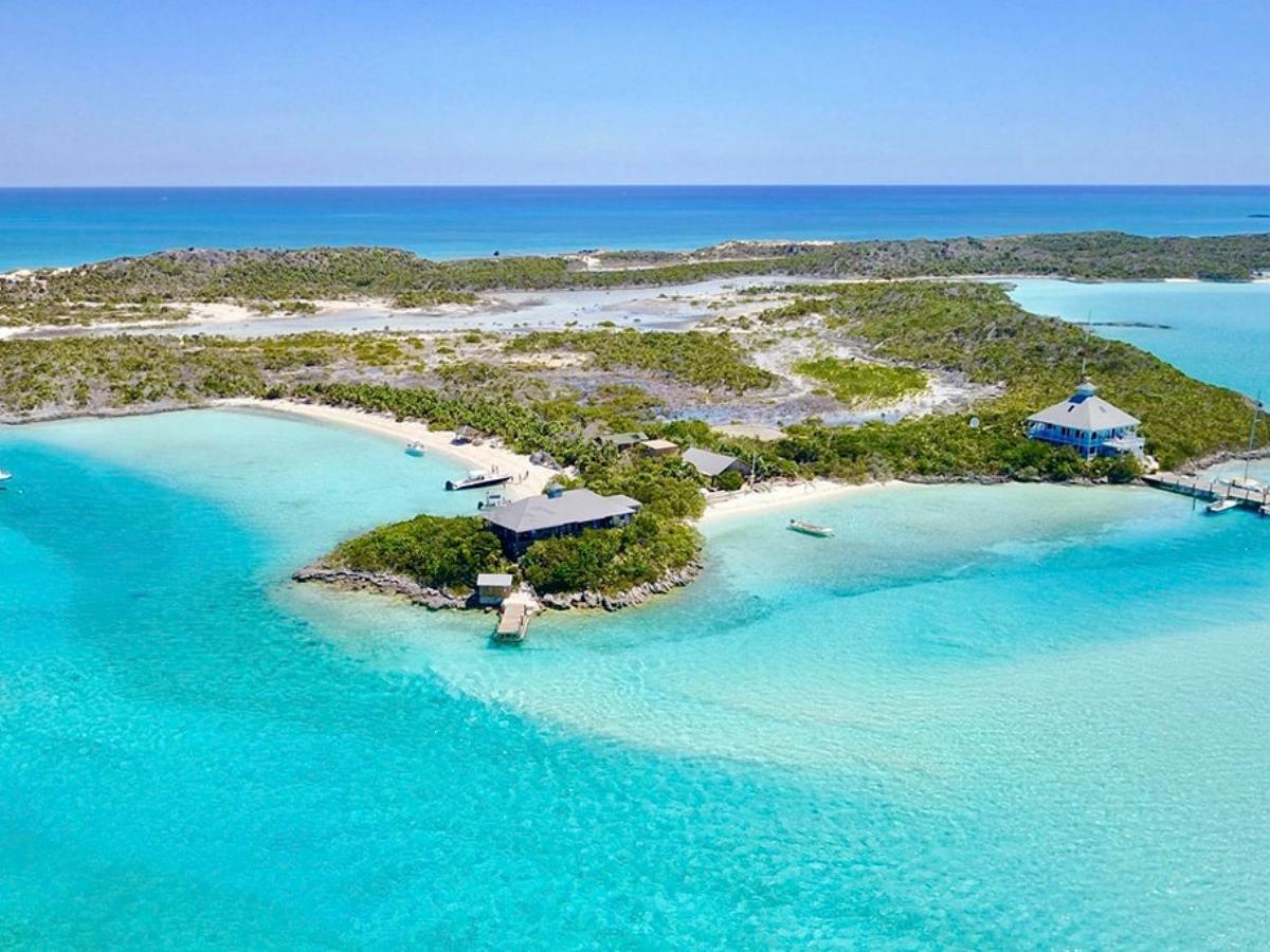 Blue Wonderland: A Diary of Snorkeling Adventures in the Pelican Cays