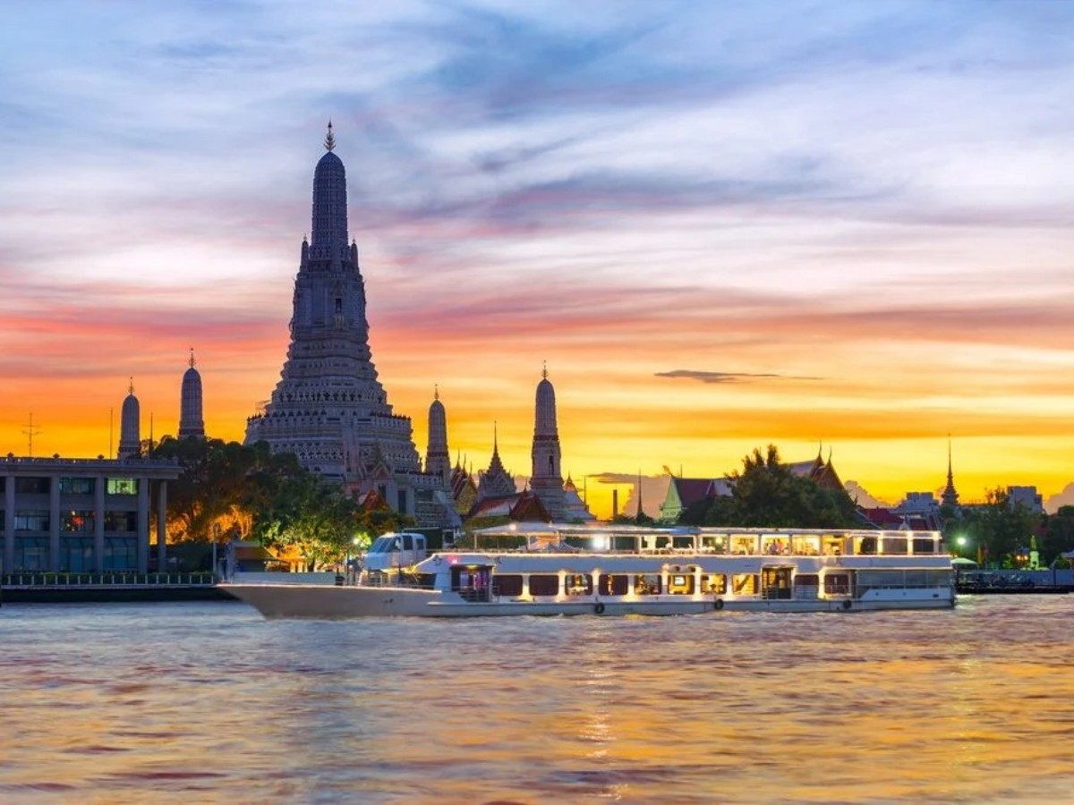 From Wat Arun to IconSiam: A Route Hitting the Chao Phraya River's Five Most Worthwhile Stops