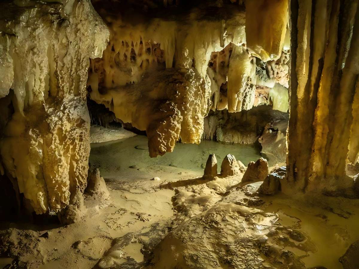 The epitome of Cuban geology: how Cueva de Bellamar was formed