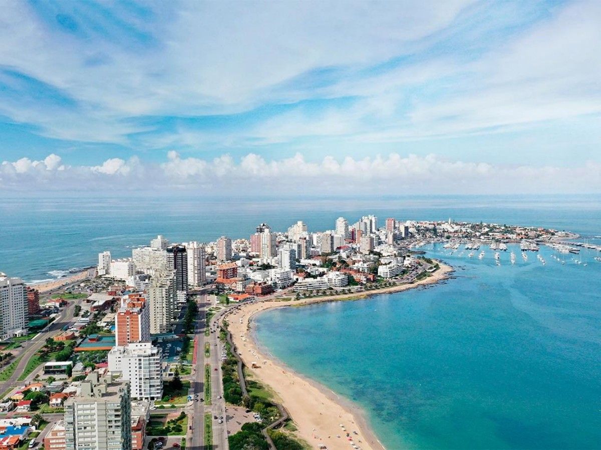 The sea breeze is blowing and the sun is just right - welcome to Playa Brava!