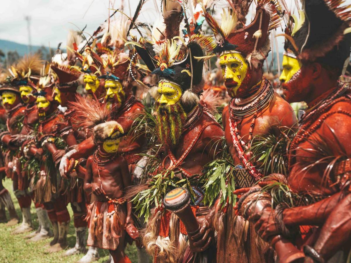 How to experience the Mount Hagen Cultural Show?