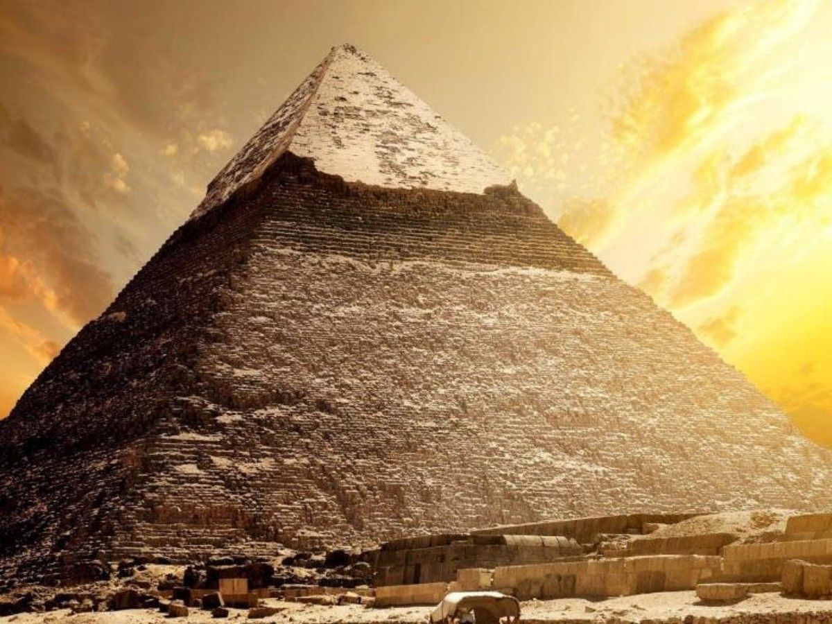 The white shell left at the top: Why can't tomb robbers steal the limestone at the top?