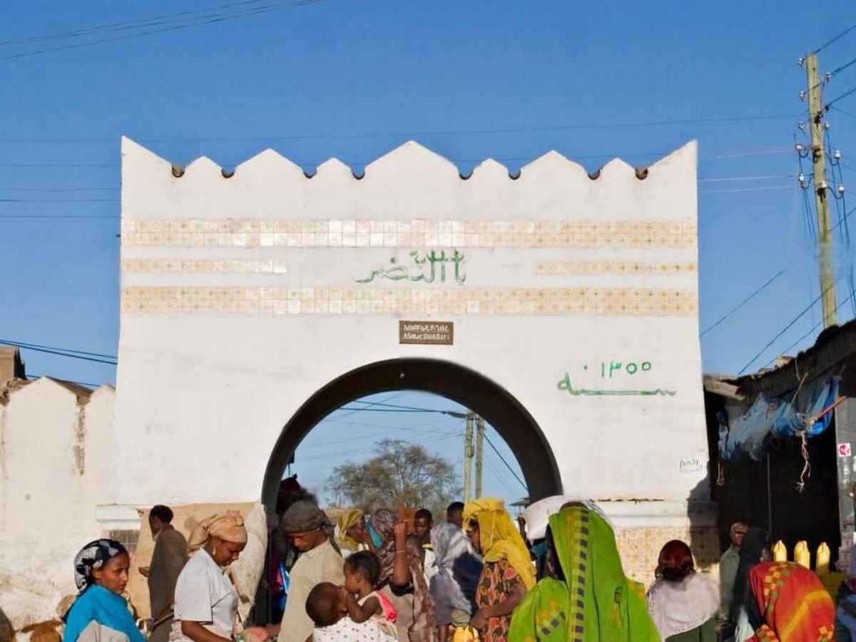 Shoa Gate: A five-minute history lesson: How to read this gate like a local?
