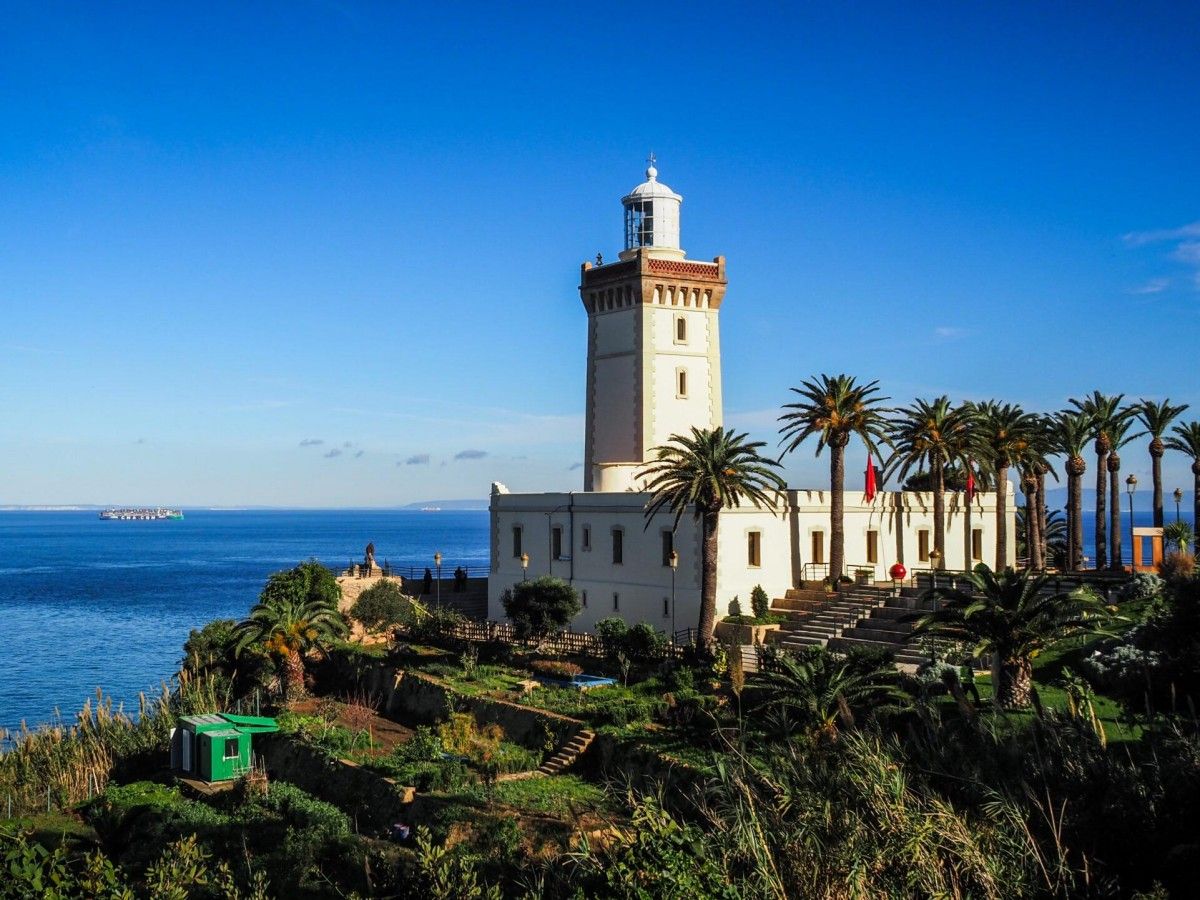 30 minutes to play with the lighthouse, 1 hour to walk on the cliff - efficient tour guide