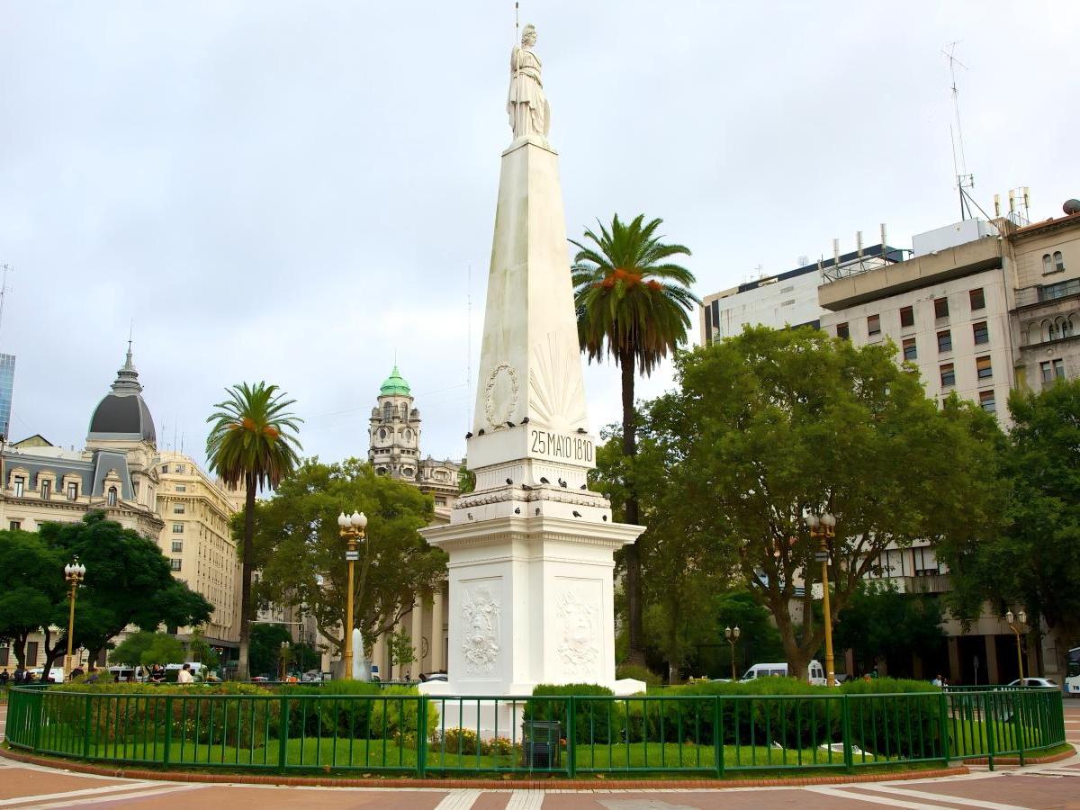 Stroll through Plaza de Mayo: Feel the pulse and heartbeat of Argentina