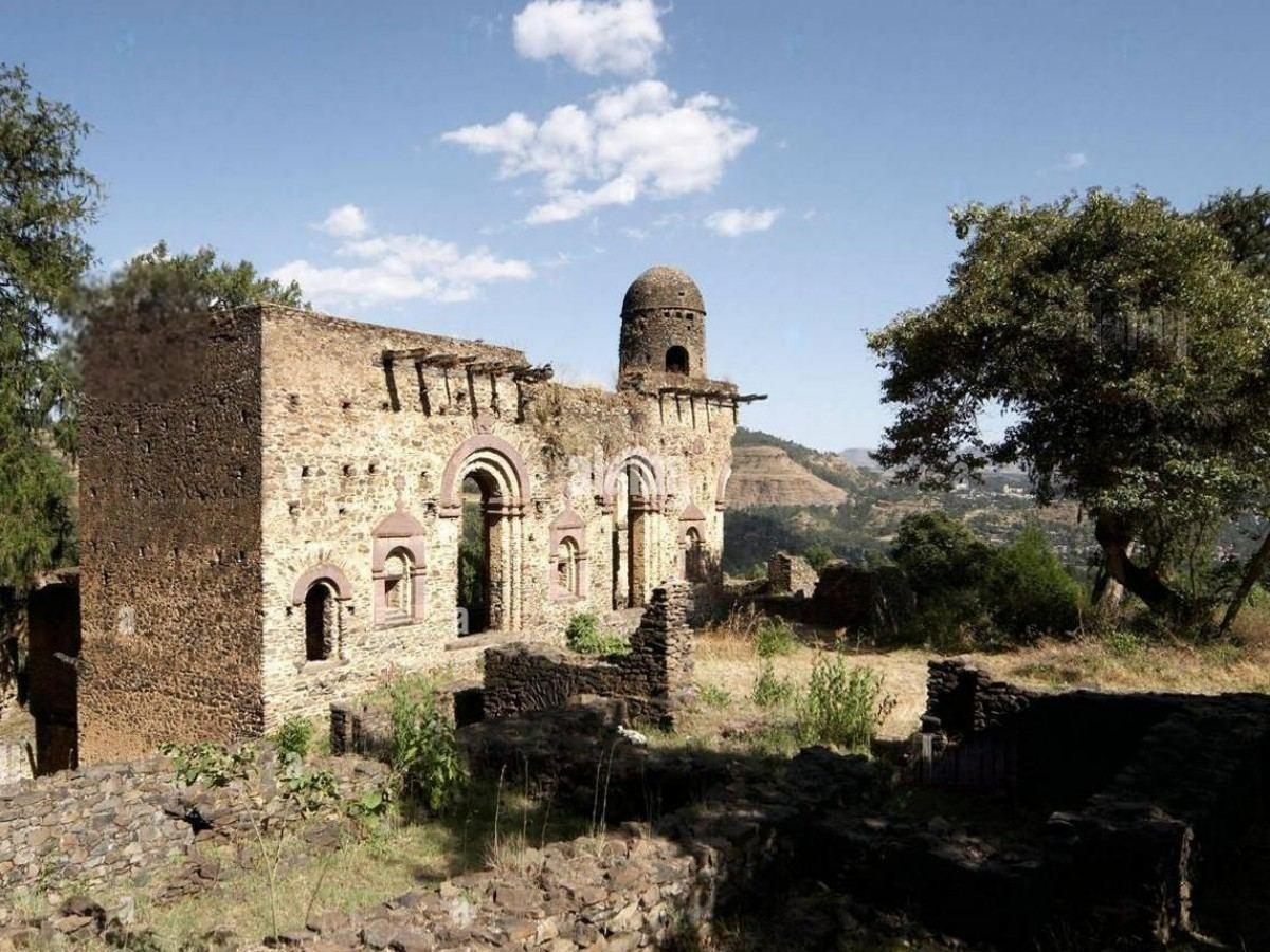Must-see at the Empress's Palace: Three Unsolved Architectural Mysteries!