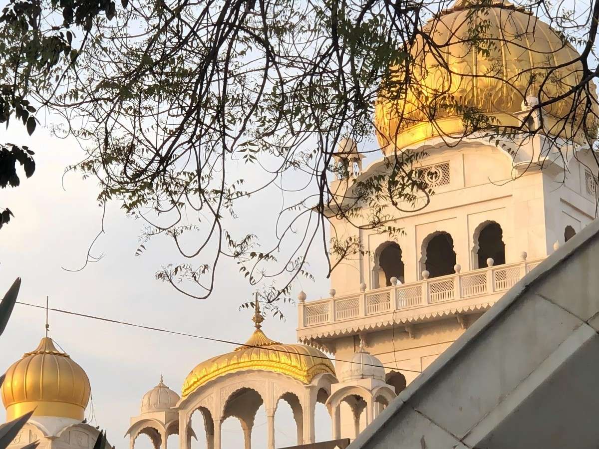 Golden Dome Reflections and Spiritual Renewal: A Complete Guide to Visiting Gurudwara Bangla Sahib, New Delhi