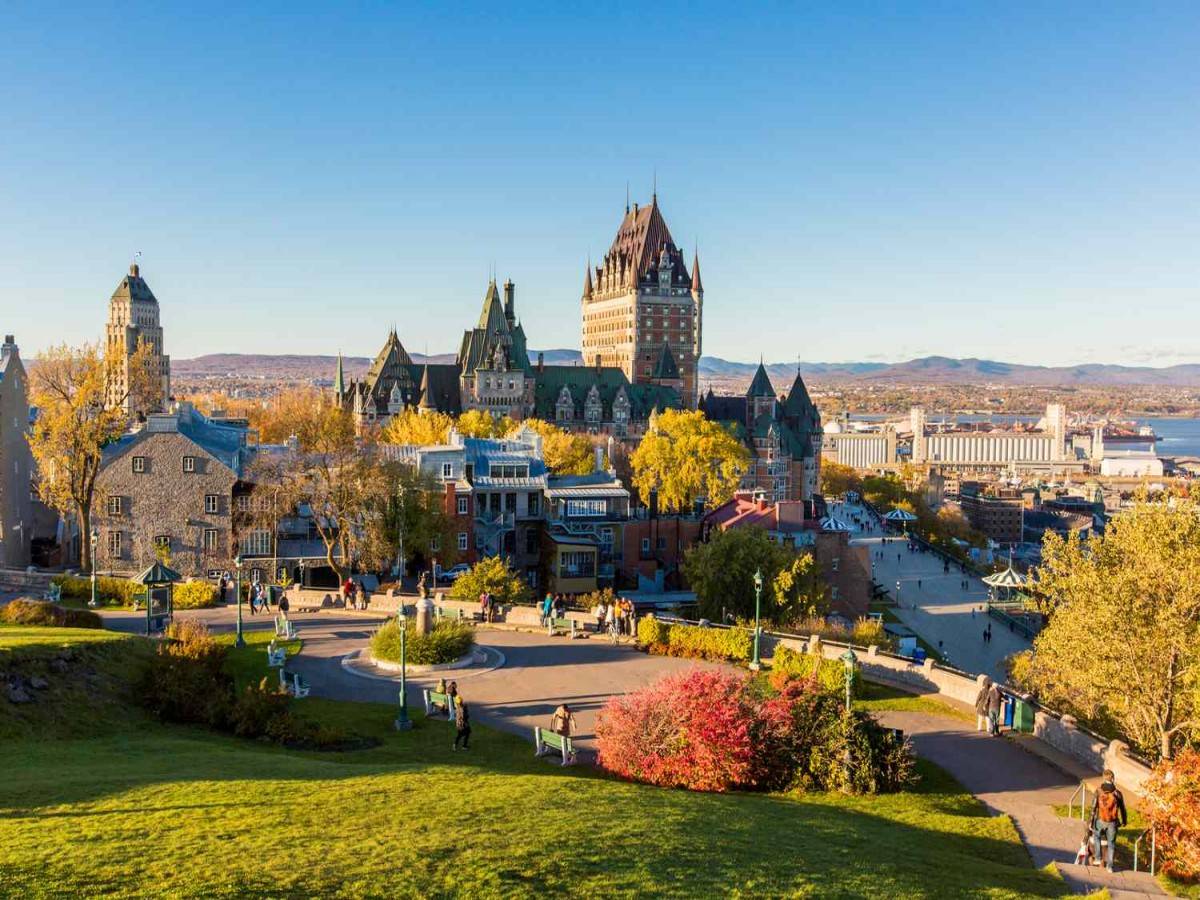 Old Quebec: Step into a movie-like world and experience French romance!