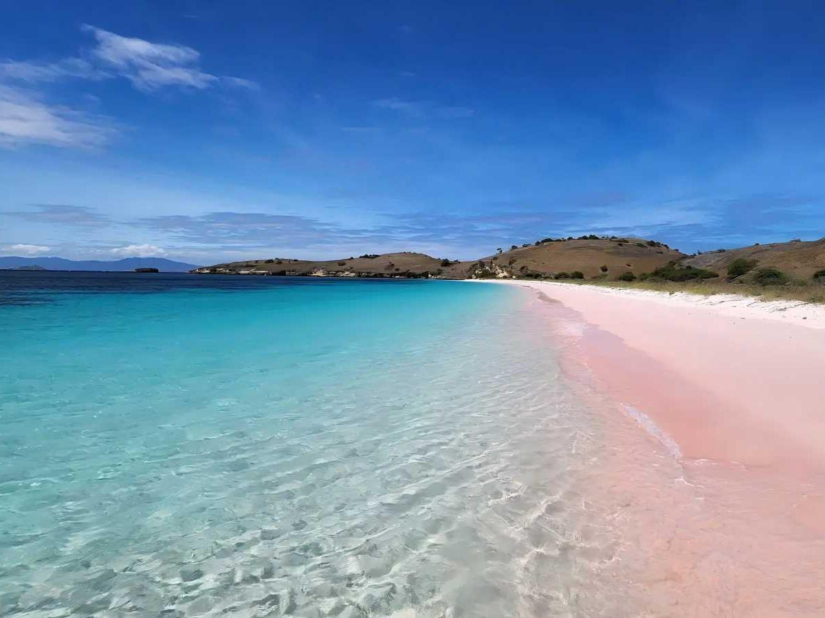 Lambu Beach: Rarotonga's Blue Paradise for Stress Relief