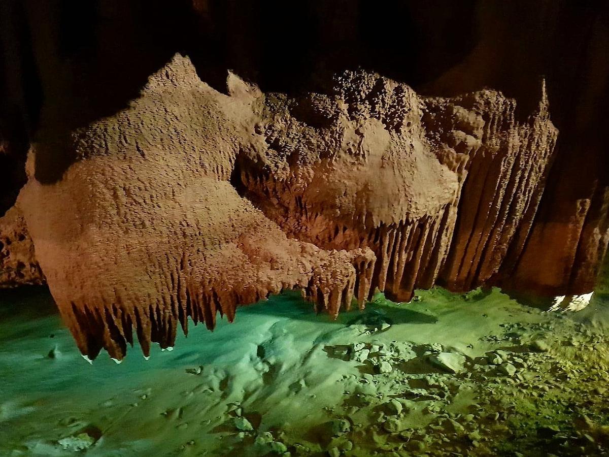Explore Jenolan Caves
