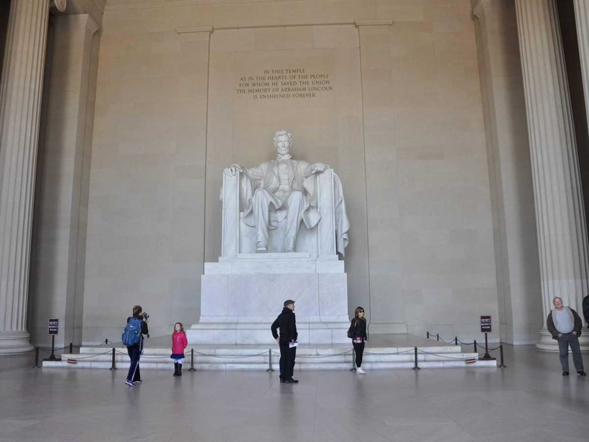 How to get to the Lincoln Memorial?