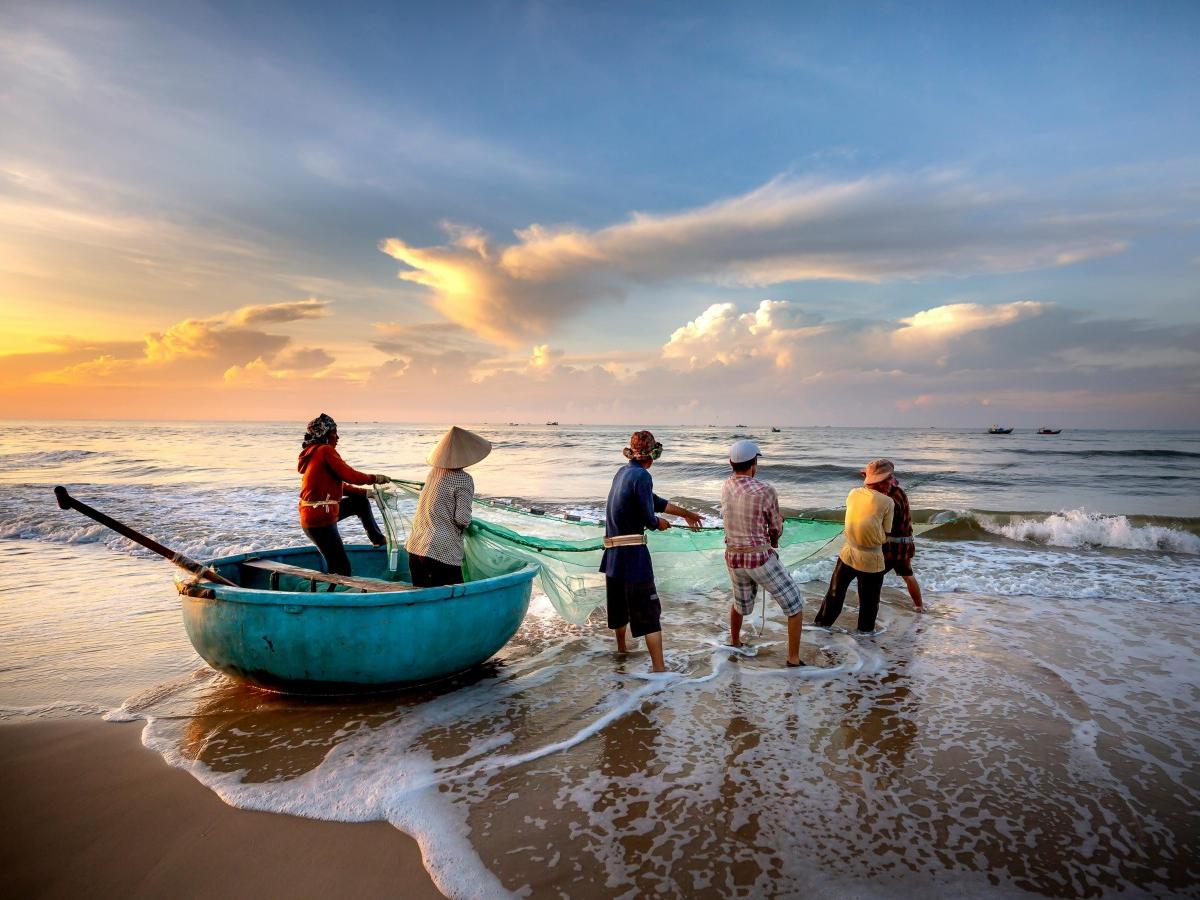 Go fishing with local fishermen